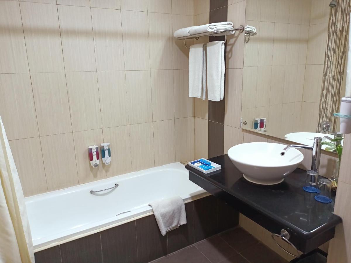 טנגרנג Days Hotel & Suites By Wyndham Jakarta Airport מראה חיצוני תמונה